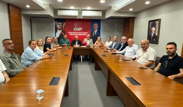 CHP Kocaeli Parti Okulu eğitmenlerinden Özgür Özel'e destek mesajı