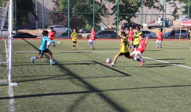 İzmit'in Kurtuluşu Futbol Şenliği başladı