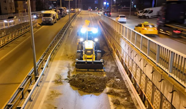 Eskihisar Feribot Yolu Alt Geçidi'nde gece mesaisi