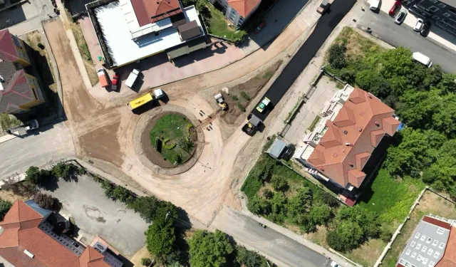 Gölcük'te Ergenekon Caddesi kavşağı yenileniyor