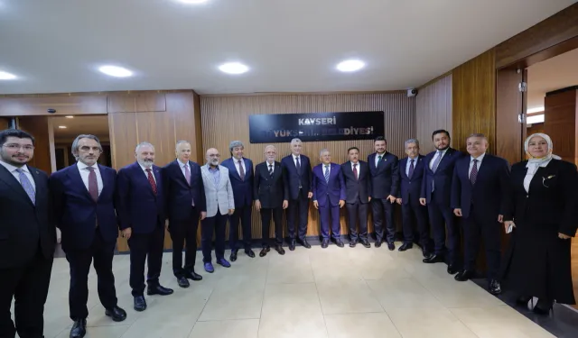 Ticaret Bakanı Bolat'tan Kayseri Büyükşehir'e ziyaret