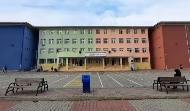 Başakşehir'de ortaokulda kavga: 8 öğrenci yaralı