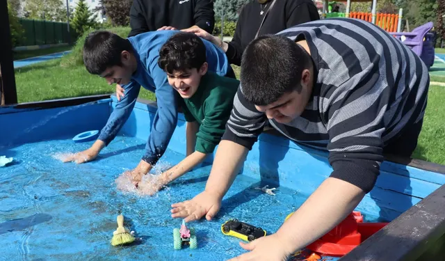 Hereke'den gelen öğrenciler Otizm Spor ve Yaşam Evi'nde buluştu