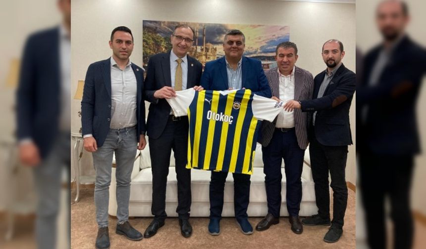 Fenerbahçeliler Derneğinden Hasan Ayaz'a Fenerbahçe forması