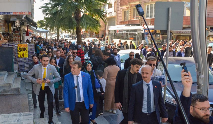 Şevki Demirci'nin Fatih caddesi ziyareti mitinge dönüştü