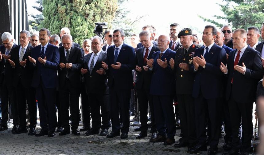 İmamoğlu Turgut Özal’ı anma törenine katıldı
