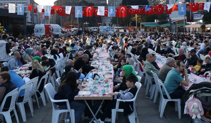 Kocaeli Büyükşehir’in iftar sofrası her gün 3 bin kişiyi ağırlıyor
