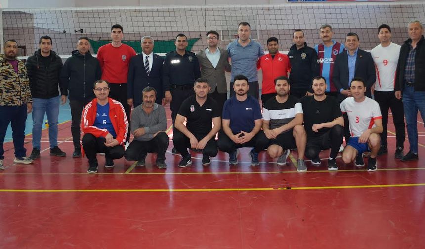 Darıca’da polislerle STK temsilcileri  dostluk maçında buluştu