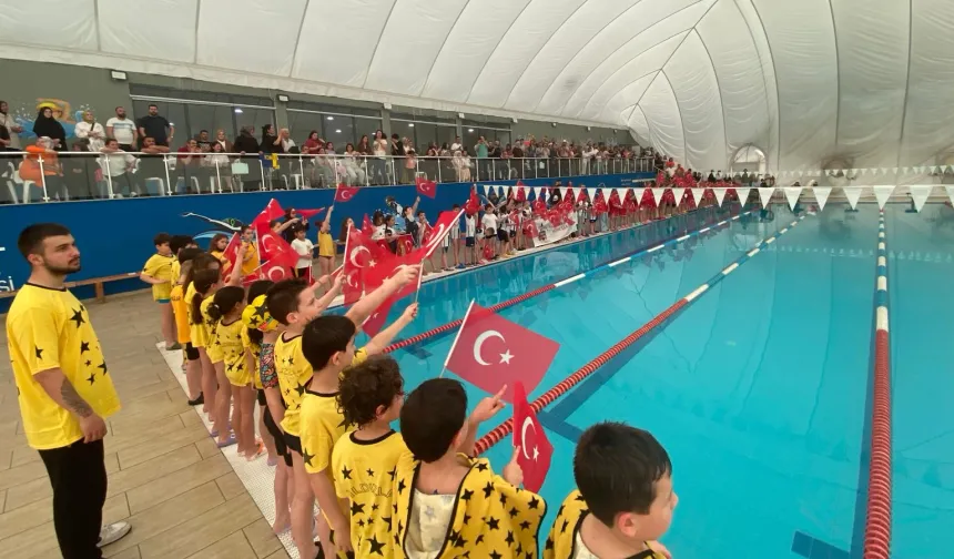 İzmit'te 23 Nisan’a özel yüzme yarışı