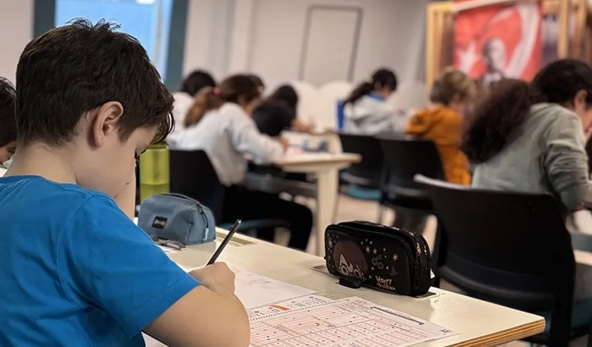 YÖM Okulları öğrencileri ödülleri topladı