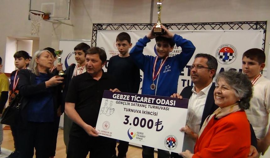 Derince Belediye Başkanı Gökçe'nin oğlu Gebze'de kupa kazandı
