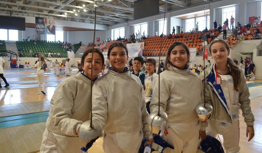 Darıca’da kılıçlar çekildi