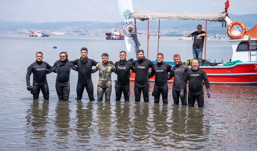 Hayat Kimya ve Limaş Kocaeli sahilini temizledi