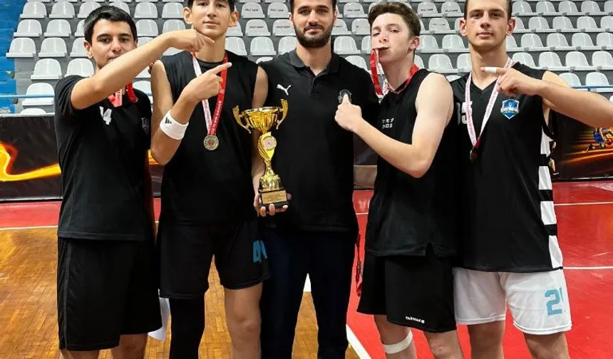 Çayırova’nın genç basketbolcuları il şampiyonu oldu