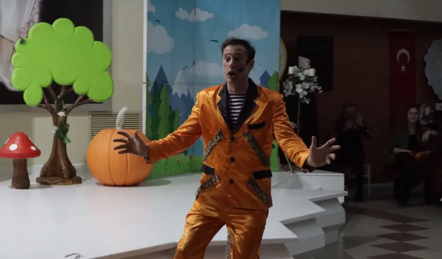 İzmit'te Çocuk Hakları Gününe özel tiyatro gösterisi