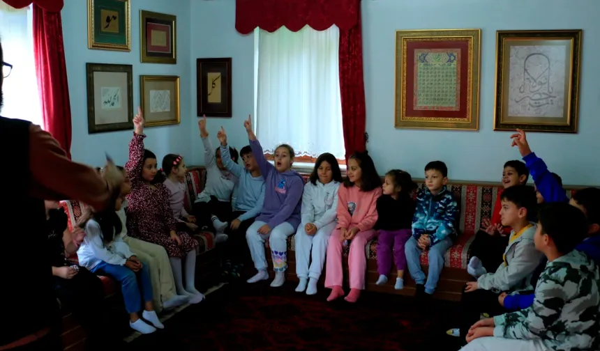 Kocaeli'de çocuklar Mesnevi hikâyelerini sahneledi