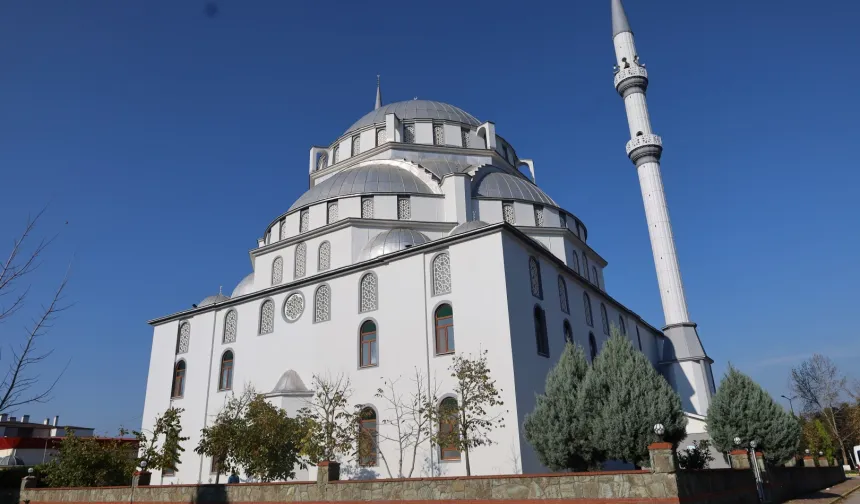 Kartepe Abdülhamit Han Camii'nde estetik dokunuş