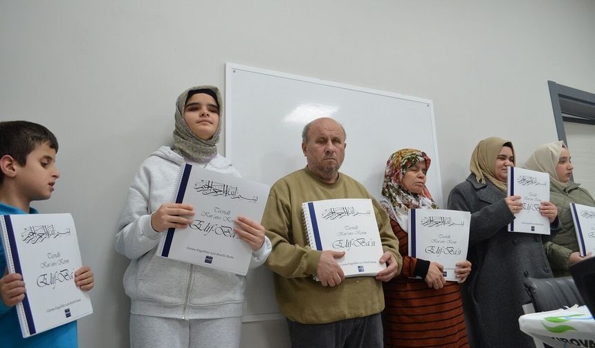 Braile Alfabesiyle Kur’an-ı Kerim’i okumayı öğreniyorlar