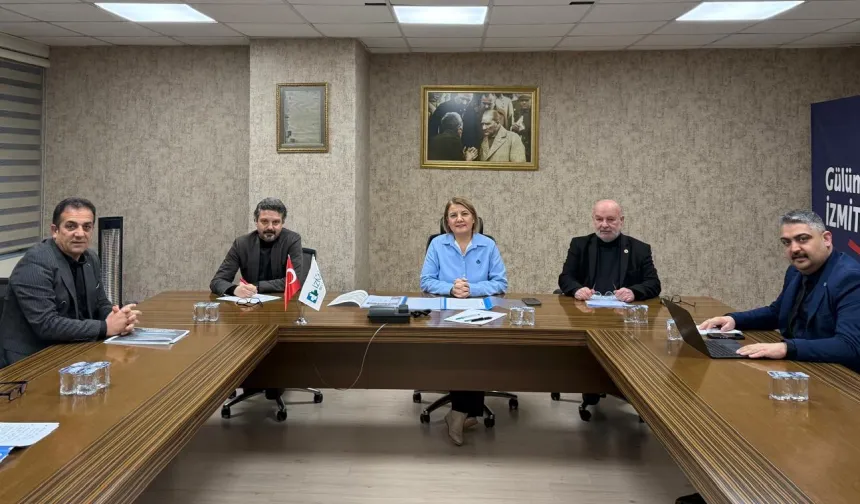 İzmit'te gençlik ve spor çalışmaları masaya yatırıldı