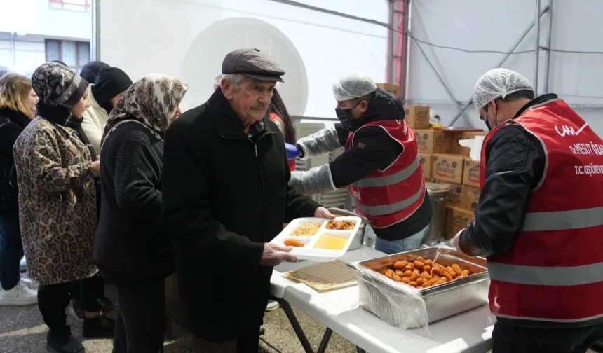 Keçiören'de Ramazan sofraları binlerce kişiyi buluşturuyor