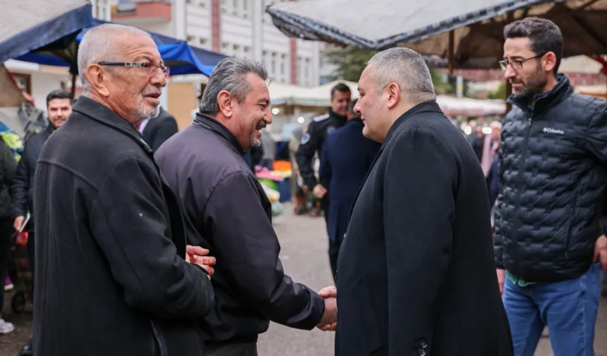 Başkan Özarslan'dan Ayvalı Semt Pazarı'na ziyaret