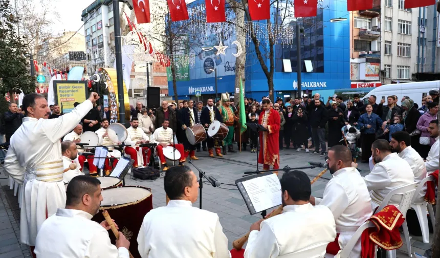 İlahi ezgiler Kocaeli Cumhuriyet Bulvarı'nda yankılandı