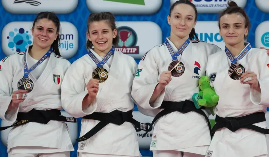 Kağıtspor'dan madalya yağmuru