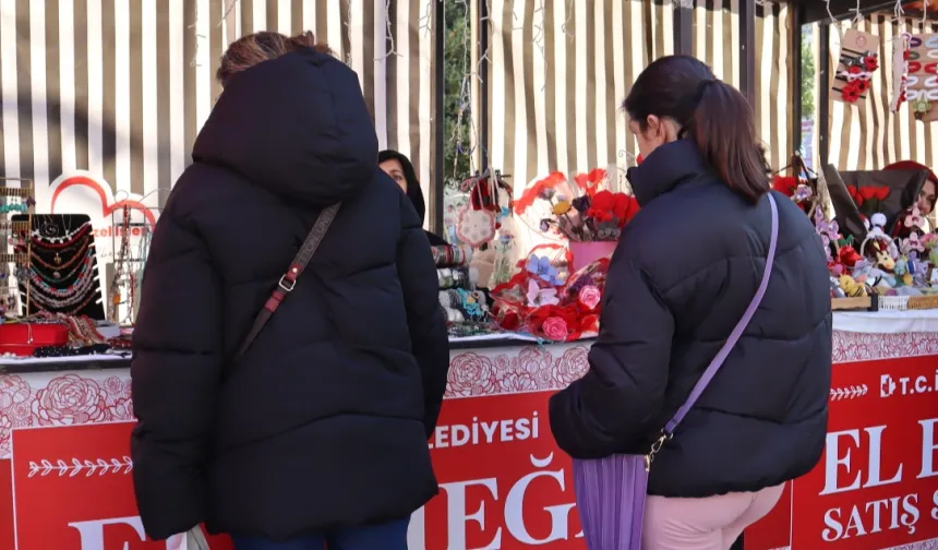İzmit'te kadınların el emeği pazarı yoğun ilgi gördü