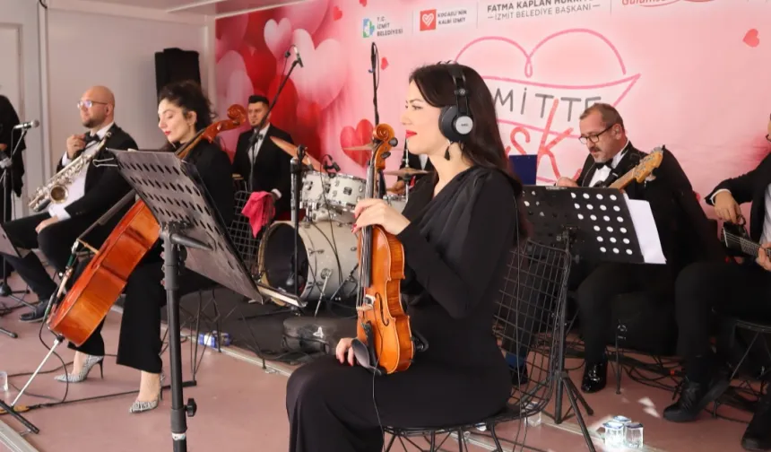 İzmit'te Sevgililer Günü coşkusu