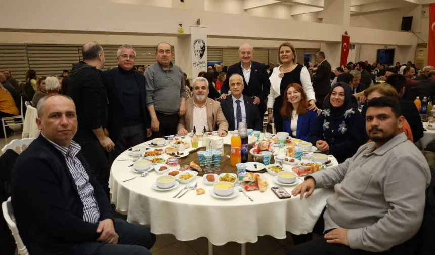 Kocaeli İzmit'te STK temsilcileri aynı sofrada oruç açtı