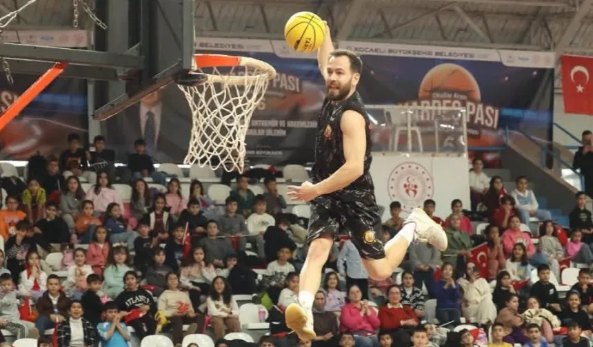 Kocaeli'de Başkan Büyükakın'dan gençlere 'Kardeş Pası'