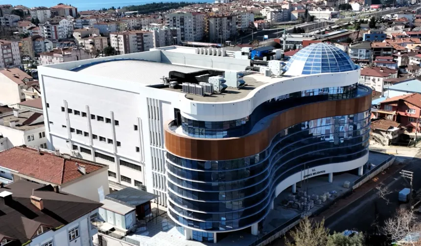 Derince Belediyesi yeni hizmet binası tamamlanıyor