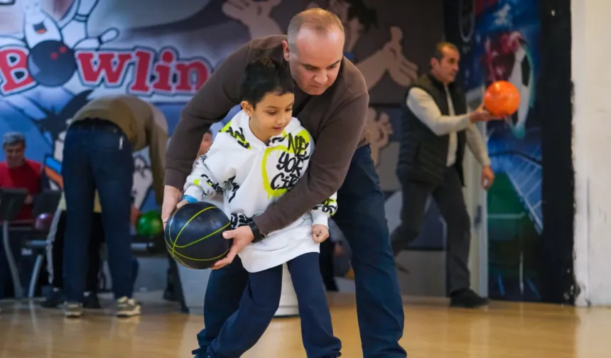 Kocaeli'nin Bilgievleri'nden baba-oğul bowling turnuvası