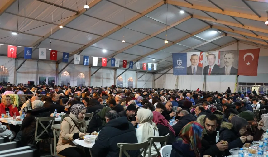 İzmit'in kalbi Büyükşehir Ramazan Çadırı'nda atıyor