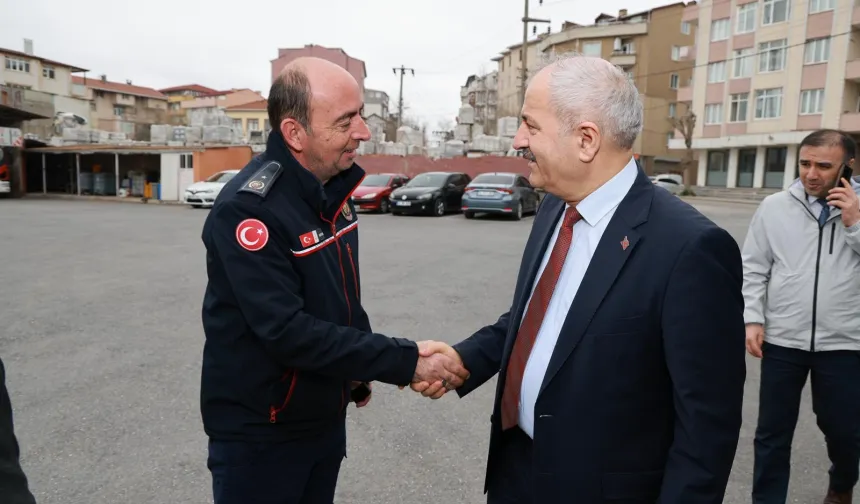 Gebze'de bayram öncesi kamu personeline ziyaret