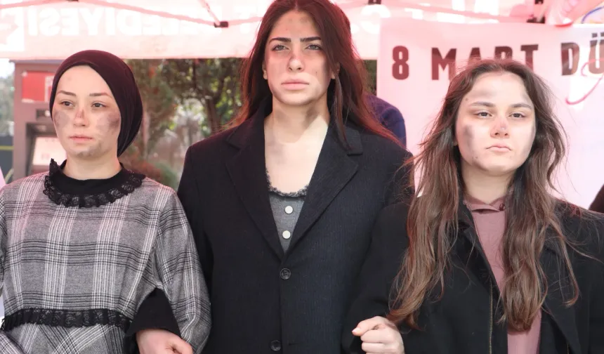 İzmit'te 'Bi Dünya Kadın' canlı heykel sergisi