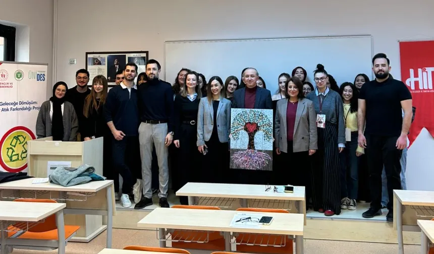 Kocaeli Üniversitesi'nde sıfır atıklar sanata dönüştü