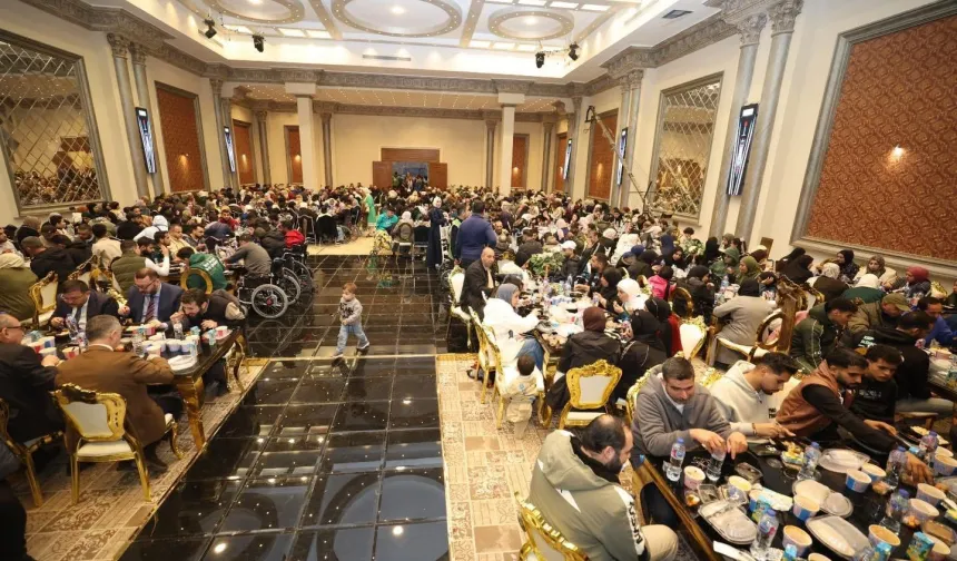 Başkan Büyükakın, Gazzeli ailelerle oruç açtı