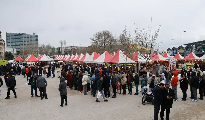 Gebze’de 5 ton hamsi dağıtıldı