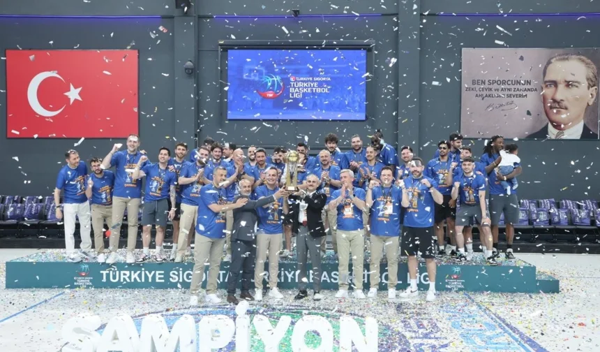 Kocaeli'de Çayırova Belediyesi, şampiyonluk kupasına kavuştu