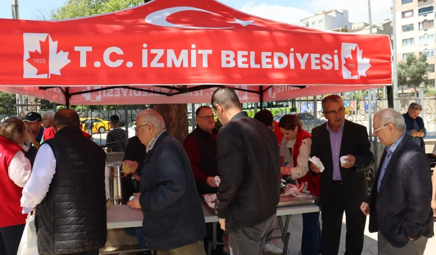 İzmit Belediyesi Cumalık gönül ikramlarını Kozluk'ta yaptı