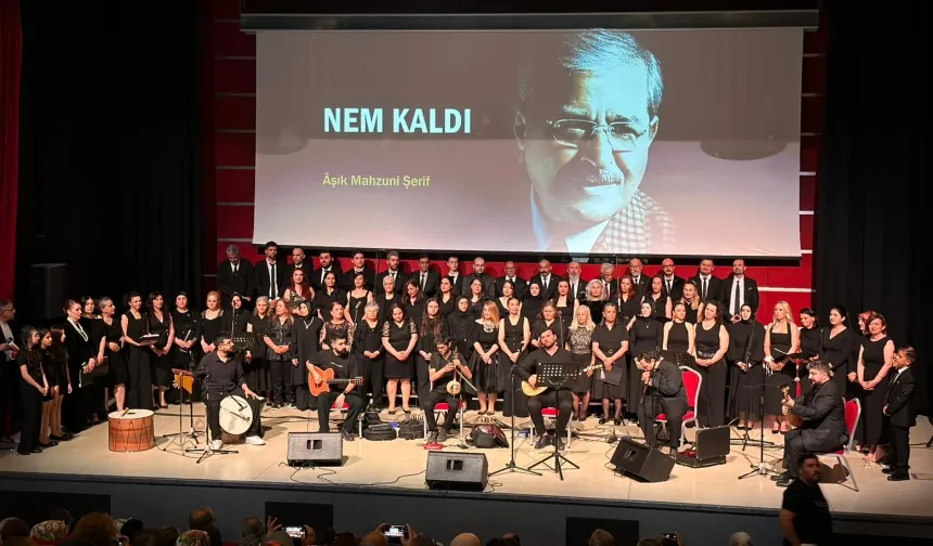 Kocaeli Gebze'de Türk Halk Müziği konserine yoğun ilgi