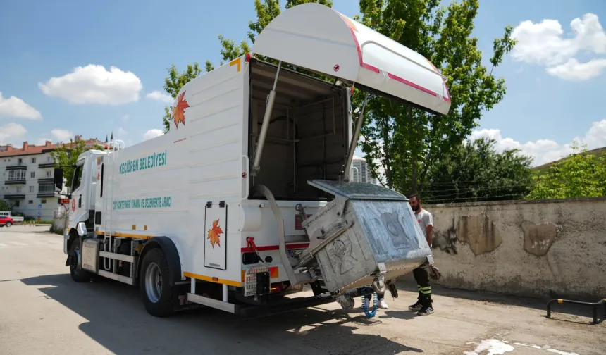 Keçiören'de konteynerler tek tek yıkanıyor