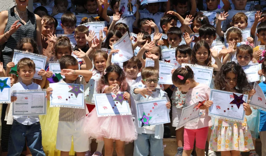 İzmit Çınar Çocuk Evleri'nde karne coşkusu