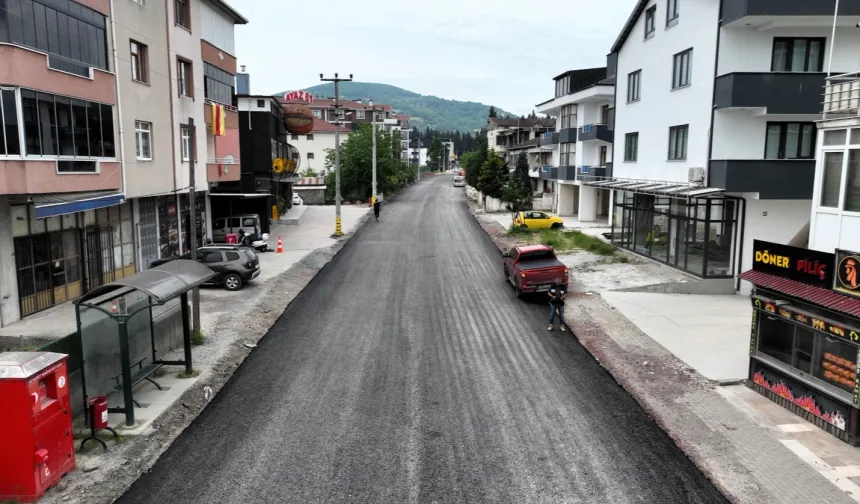 Kocaeli Büyükşehir'den Gölcük'te asfalt yenileme