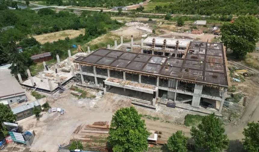 Gölcük'e FIFA standartlarında spor kompleksi inşa ediliyor