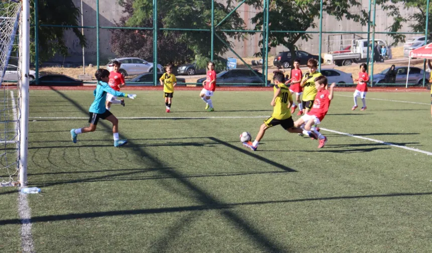 İzmit'in Kurtuluşu Futbol Şenliği başladı