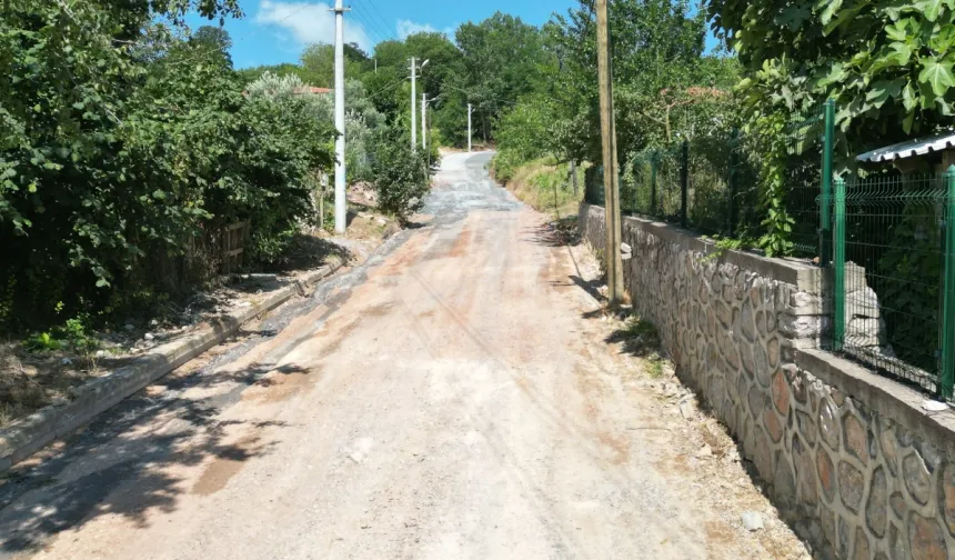 Kocaeli İzmit'te kırsal mahalleye modern beton yol