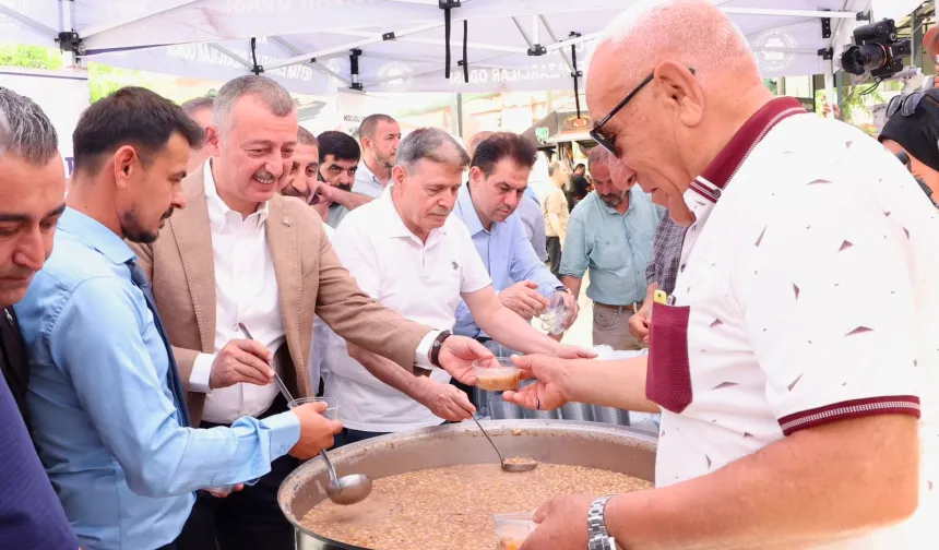 Kocaeli'de aşure kazanı kardeşlik için kaynadı