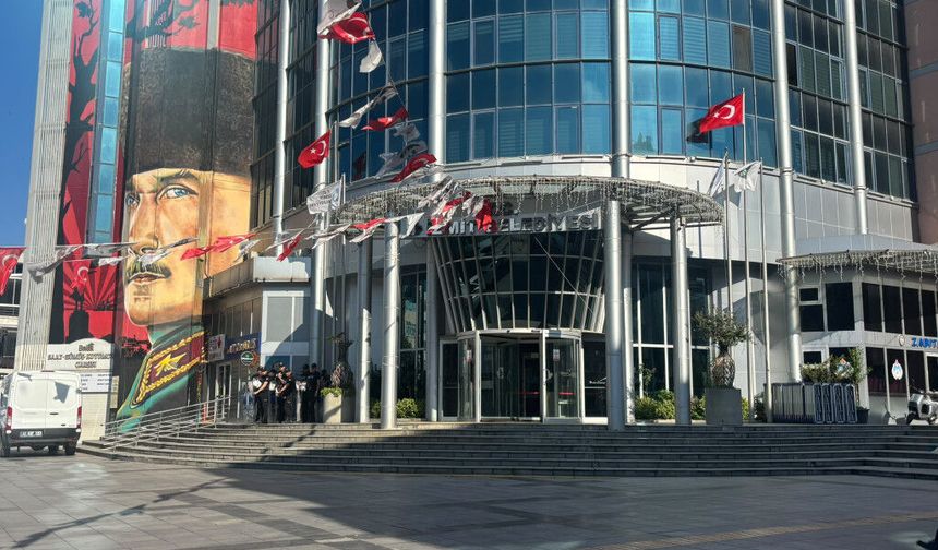 İzmit Belediyesi’nde gözaltına alınan isimler belli oldu.